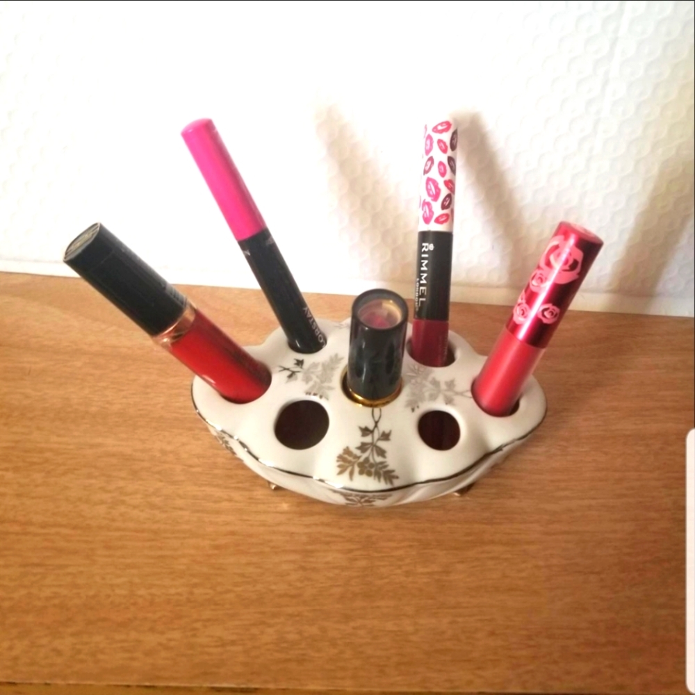 Vintage White W/ Silver Floral Ceramic Lipstick Holder. Holds 7 Different Sizes.